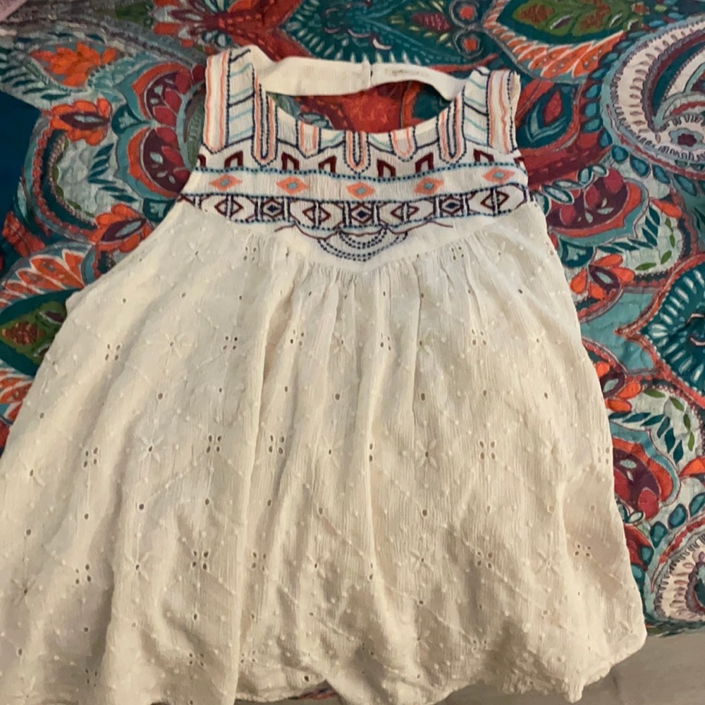 Super cute flowy embroidered top! Super comfy!